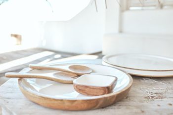 ACACIA WOOD AND ENAMEL 'SAVANNAH' SALAD SERVERS | Daydream Leisure Furniture