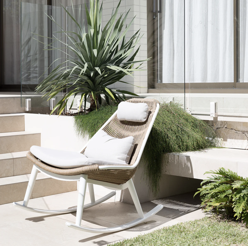 Outdoor Daybed Ideas: Perfect Additions to Your Backyard | Daydream Leisure Furniture